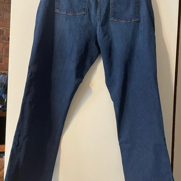 L.L Bean Women’s Classic Fit Straight Leg Jean 16 Petite - Picture 5 of 7